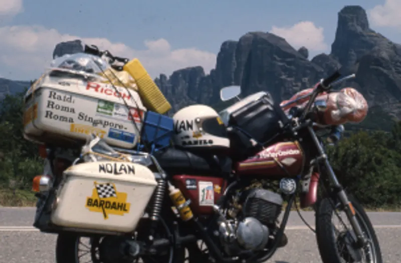Moto da viaggio durante una sosta