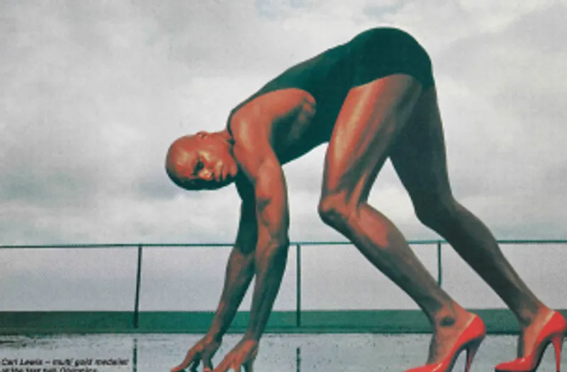 Carl Lewis con scarpe con i tacchi rosse