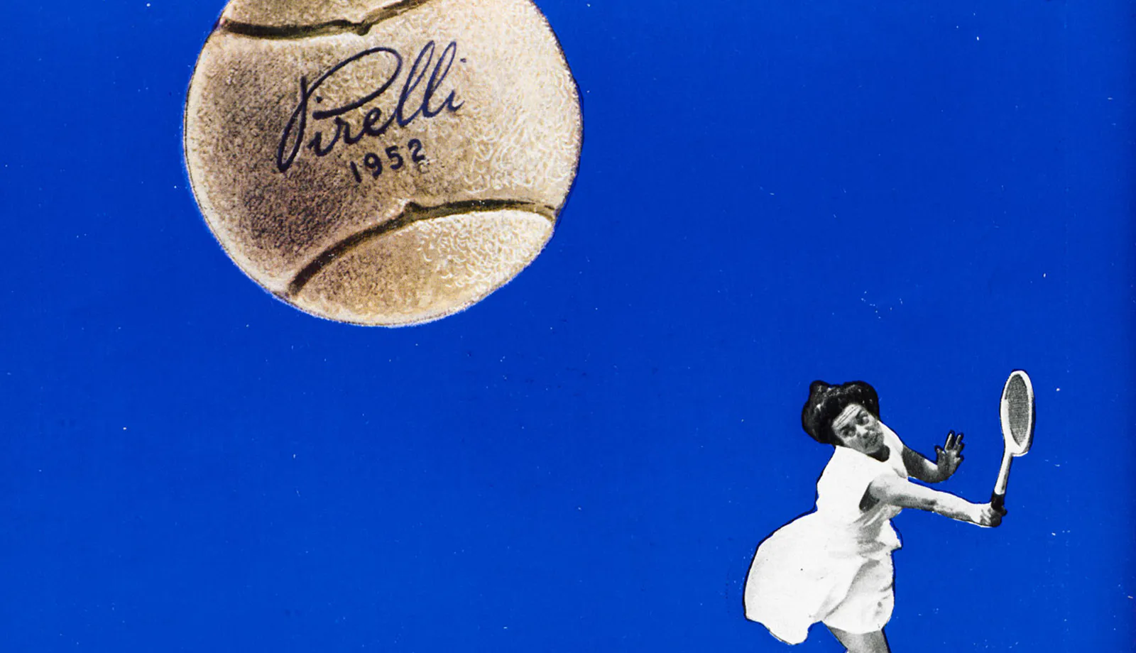 Dettaglio di palla da Tennis Pirelli colpita da tennista